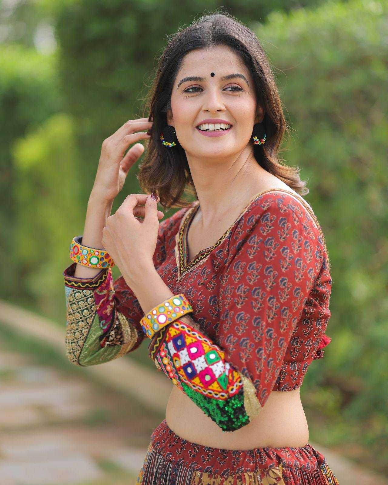 Muslin Cotton Mirror Work Navratri Chaniya Choli - MYLUXURY LANE ENTERPRISE